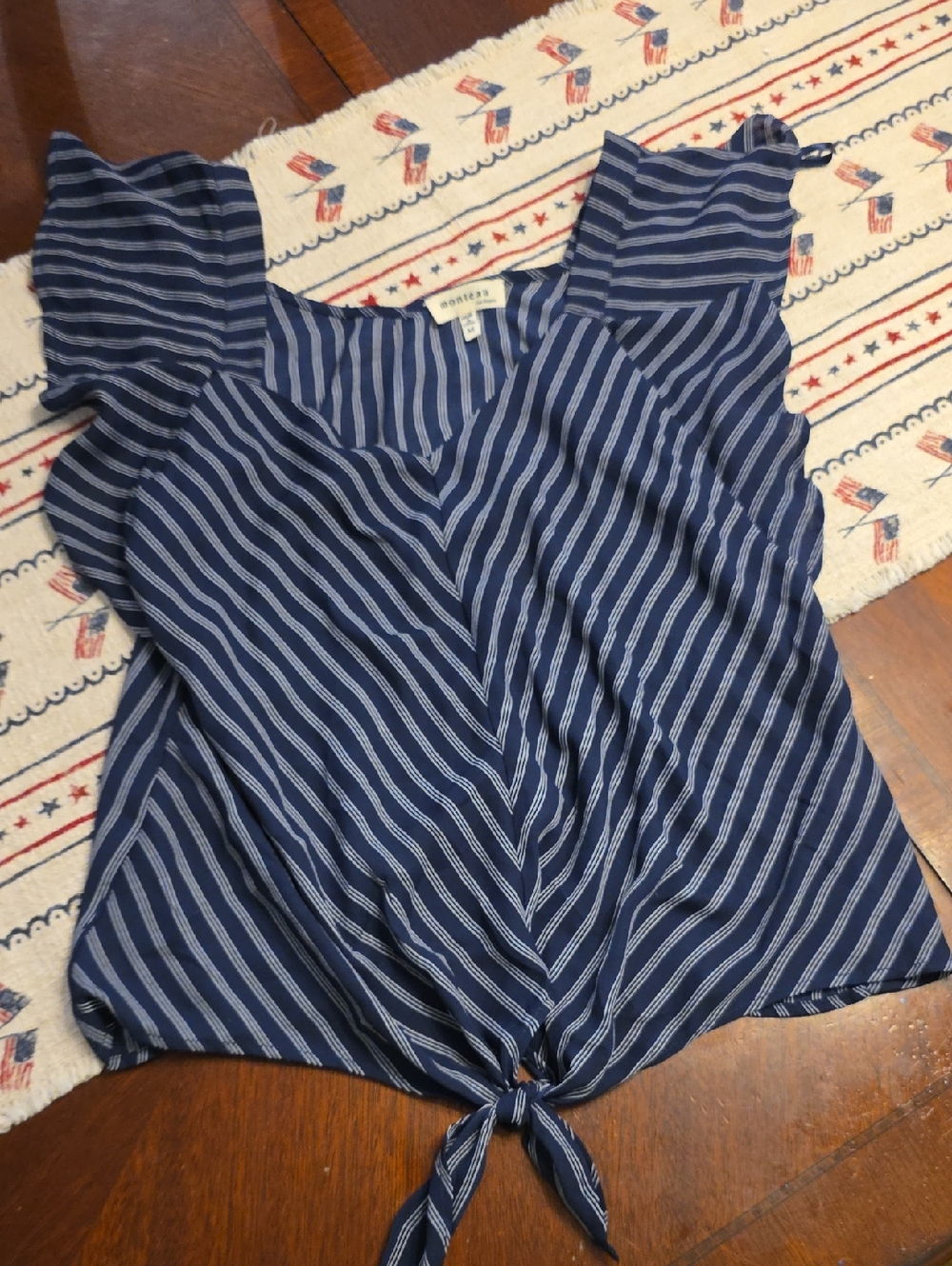 Women's Blue and White Striped Tie-Front Flutter Sleeve Crop Top Tie